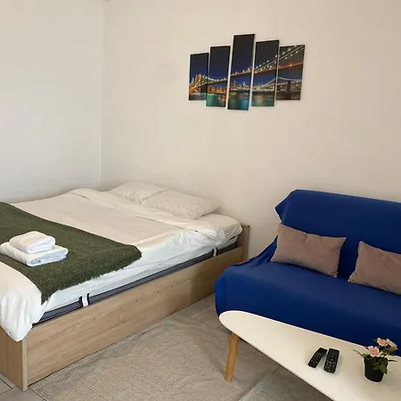 1 Mega Mall National Arena Apartman Bukarest